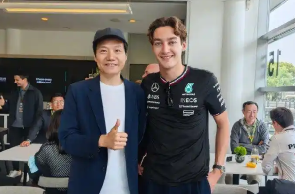 曝雷军现身上海F1大奖赛正赛现场 去年也到场观赛