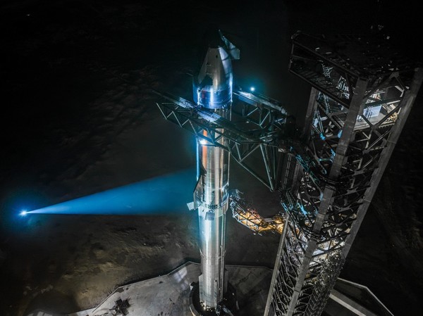 SpaceX计划重复使用星舰超重型助推器 即将开启测试