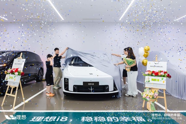 理想汽车官方晒出i8交付现场照片 目标月交付量过万