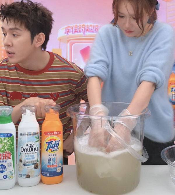 李佳琦直播间中意外爆火的透明桶 李佳琦辛选风波不断 双11直播带货乱象有何“病根”?