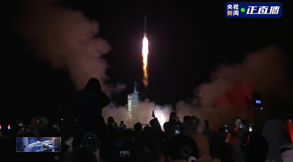 神舟二十一号载人飞船发射升空 将在轨驻留约六个月 神舟二十一号载人飞船发射升空 将在轨驻留约六个月