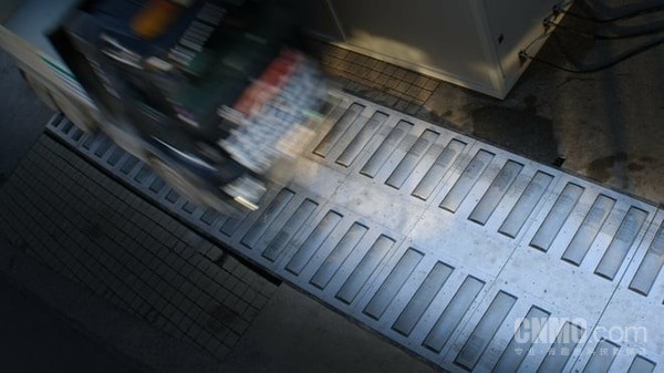 重卡碾过即发电:全球首个商业“道路发电厂”在德国启动 重卡碾过即发电:全球首个商业“道路发电厂”在德国启动