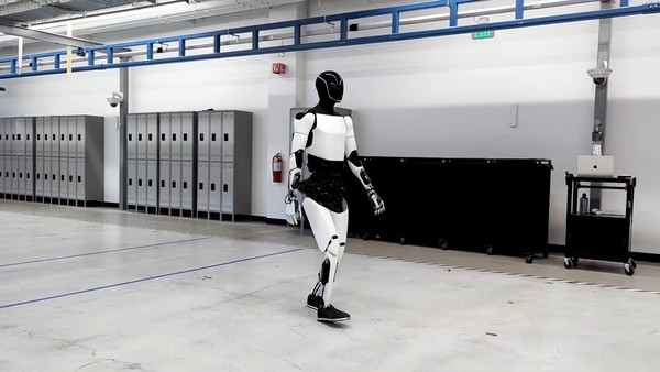 最新进展！特斯拉发布人形机器人&ldquo;擎天柱&rdquo;跑步视频