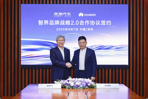 余承东官宣首款MPV命名为智界V9，以科技赋能颠覆传统MPV市场