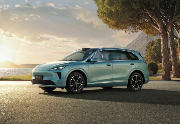 上汽集团总裁贾健旭拜访华为任正非 共商合作深化 上汽集团总裁贾健旭拜访华为任正非 共商合作深化