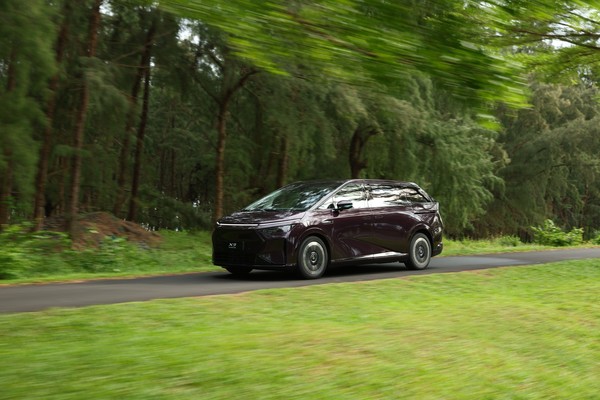 小鹏X9超级增程招募移动充电站公益合伙人 可获护航装备