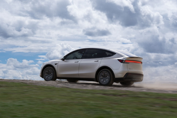 特斯拉2月14日起停售FSD买断服务 全面转向订阅制