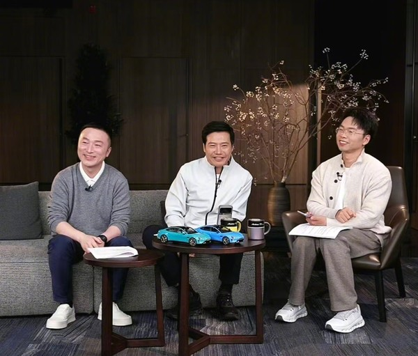 邓承浩回应学雷军直播风格:很有感染力 要多学多看 邓承浩回应学雷军直播风格:很有感染力 要多学多看