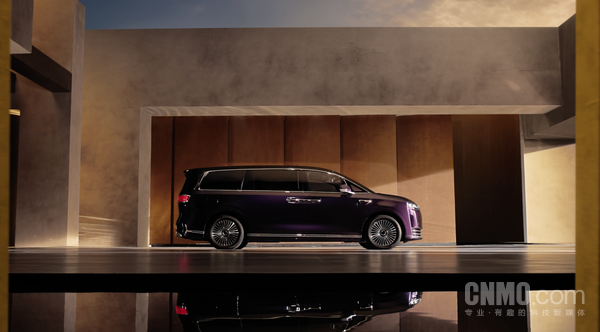 智界V9侧向互动迎宾光毯功能曝光，或将重写高端MPV交互新维度