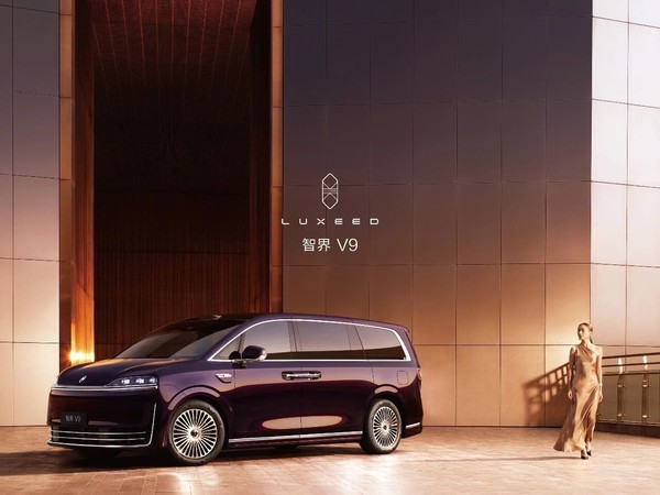 智界执行董事赵长江透露智界V9：迎宾光毯还有惊喜！