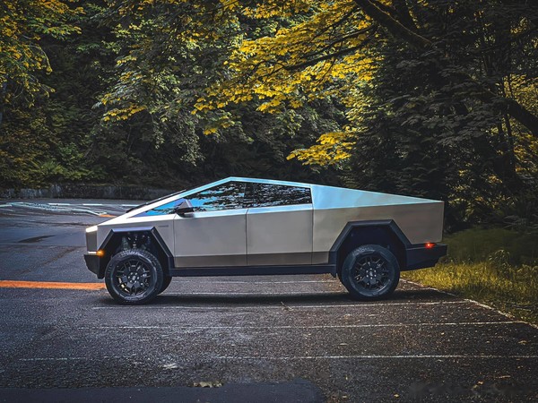 特斯拉电动皮卡Cybertruck市场范围扩大 已在阿联酋交付 特斯拉电动皮卡Cybertruck市场范围扩大 已在阿联酋交付
