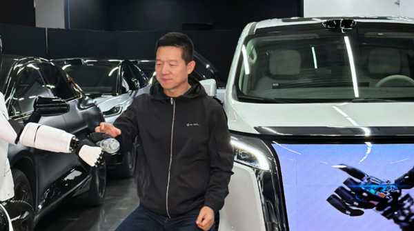 FF首款EAI机器人获美法规认证 贝莱德四季度增持40% FF首款EAI机器人获美法规认证 贝莱德四季度增持40%