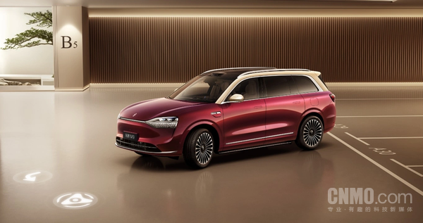 问界M9 纯电体验拉满 华为李小龙:问界M9开了两年头一次加油