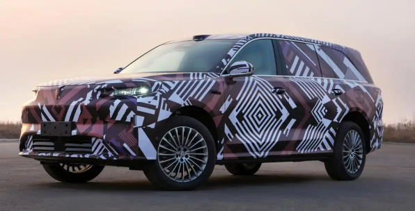 魏牌V9X伪装车 魏建军宣布魏牌旗舰SUV定名V9X 基于“归元S”平台打造