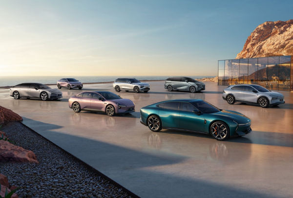 小鹏汽车宣布天玑AIOS 6.0正式上线 新增多项功能! 小鹏汽车宣布天玑AIOS 6.0正式上线 新增多项功能!