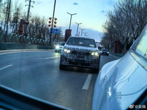 全新宝马iX3长轴距版测试车亮相北京顺义 下半年上市