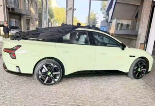 2026款小鹏MONA M03实拍图曝光 尾灯设计延续上一代 2026款小鹏MONA M03实拍图曝光 尾灯设计延续上一代