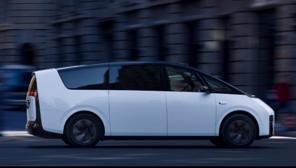 理想员工：MEGA可实现横向零重力座椅 二排旋转90度