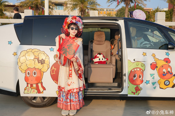 理想员工：MEGA可实现横向零重力座椅 二排旋转90度