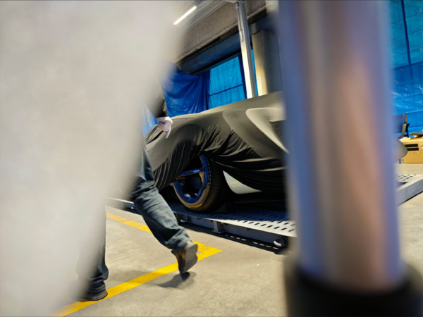 小米神秘跑车现身巴塞罗那 或为MWC 2026展示做准备 小米神秘跑车现身巴塞罗那 或为MWC 2026展示做准备