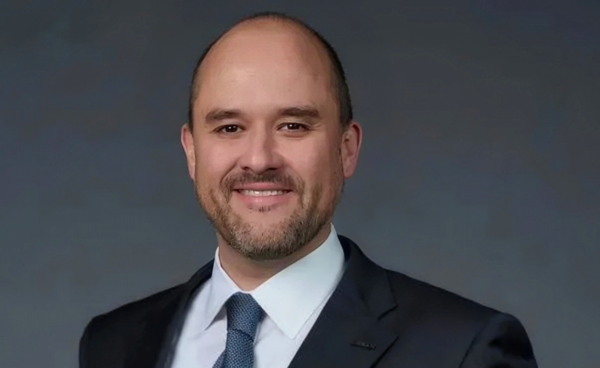 日产CEO称不排除出售公司 2026年预计亏损42亿美元