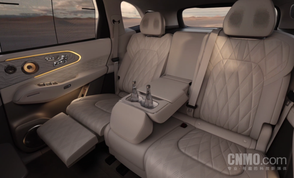 极氪8X内饰正式公布：大尺寸中控屏+可翻转娱乐屏