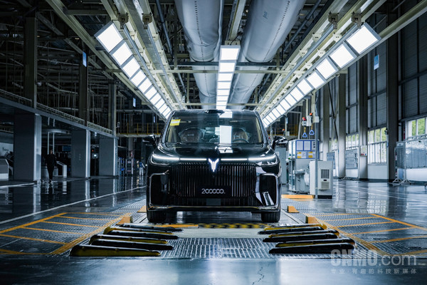 卢放：岚图梦想家第20万辆下线 携华为乾崑推冠军版