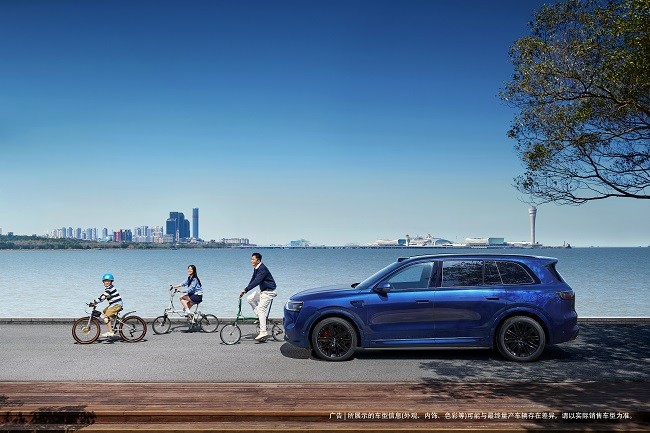 1773644505643389.jpg 红蓝双色、尽享风华:新款问界M8新色解锁高端家庭出行新范式