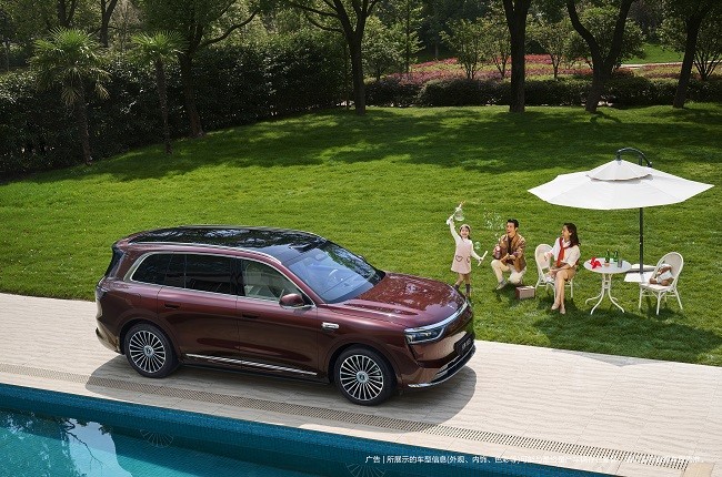 1773644528652454.jpg 红蓝双色、尽享风华:新款问界M8新色解锁高端家庭出行新范式