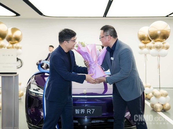赵长江：首台搭载896线激光雷达的智界R7完成交付