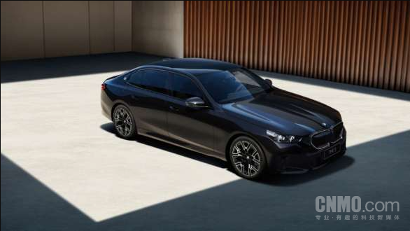 宝马i5 曝美国版宝马i5全系原生NACS接口 3月起出厂标配双适配器