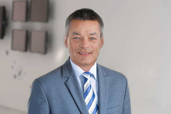 谢尔 顶尖光学专家加盟华为 任英国布拉格研究中心研发总监