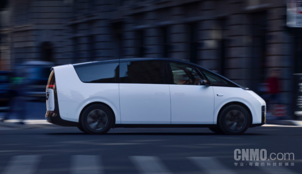 理想MEGA 理想汤靖谈特斯拉赛博皮卡设计:和MEGA一样的科幻