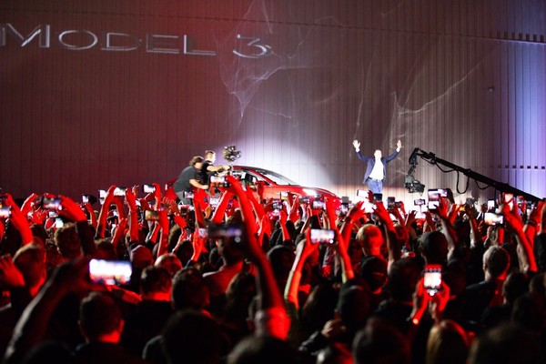 特斯拉Model 3发布十周年！全球累计销量超300万辆