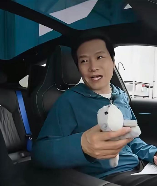 雷军 雷军呼吁同行开发车内磁吸配件:萌宠受欢迎程度超出想象