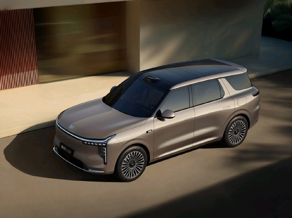 智己汽车 智己LS8预售周报出炉 75%选择五座 最大竞品问界理想