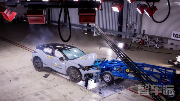 安全气囊也救不了？这个常见驾驶陋习正威胁女司机