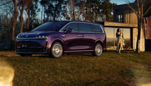 刘亦菲出任鸿蒙智行智界品牌代言人 再预告智界V9