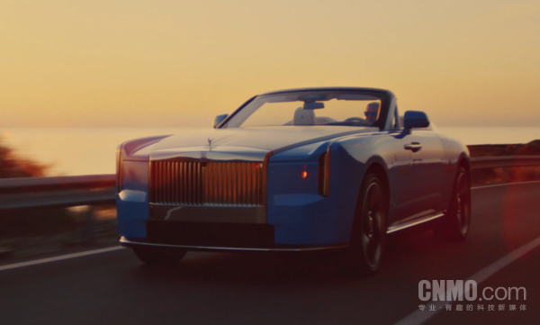 劳斯莱斯发布首款专属车身定制典藏版&mdash;&mdash;&ldquo;夜莺&rdquo;
