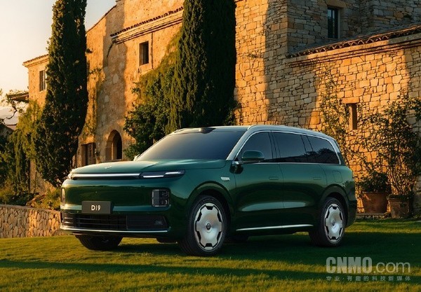 早报：零跑D19上市 智己LS8上市 雷军谈15小时测试直播压力