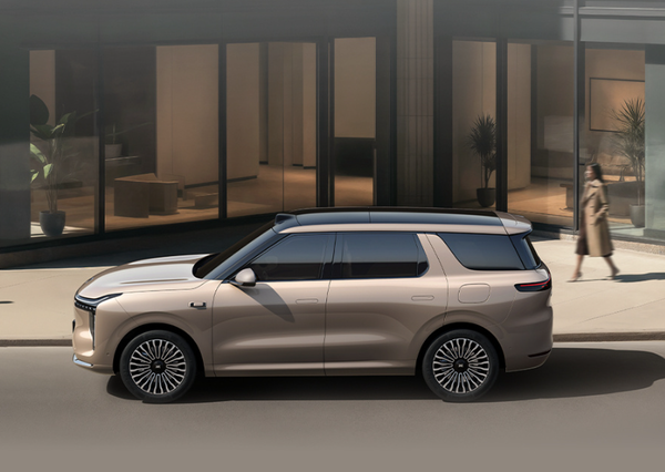 智己LS8上市72小时数据出炉：问界理想是最大对手