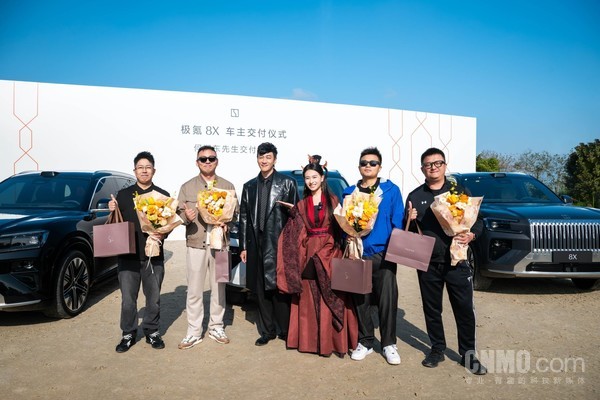 极氪邀请何润东出任极氪8X交付官 其气质与新车气场相合