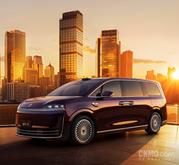 智界V9首批展车陆续抵达全国门店 支持华为乾崑智驾