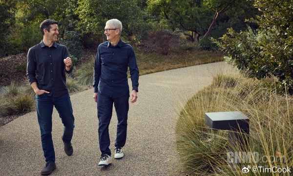 多位全球知名领袖谈库克卸任苹果CEO 盖茨表示祝贺