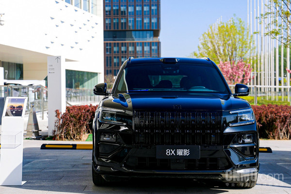 四大核心技术加持！极氪8X正式上市 35.68万元起