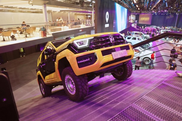 坦克铁汉柔情燃动2026北京车展 全新坦克700领衔定义全域豪华新标杆