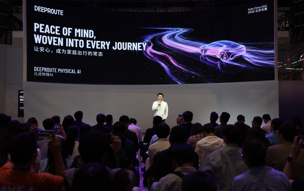 阮翀北京车展首次演讲，元戎启行全面押注大模型自动驾驶