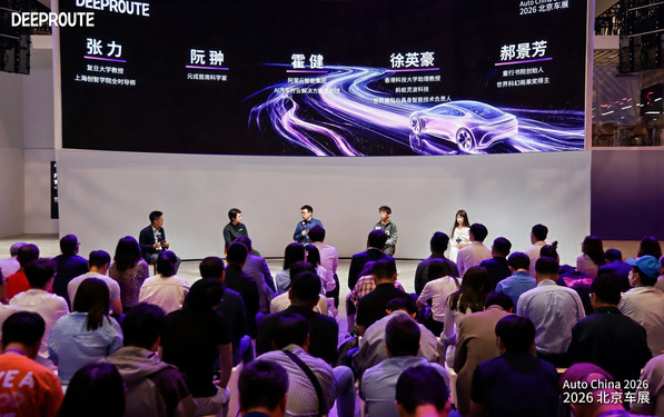 阮翀北京车展首次演讲，元戎启行全面押注大模型自动驾驶