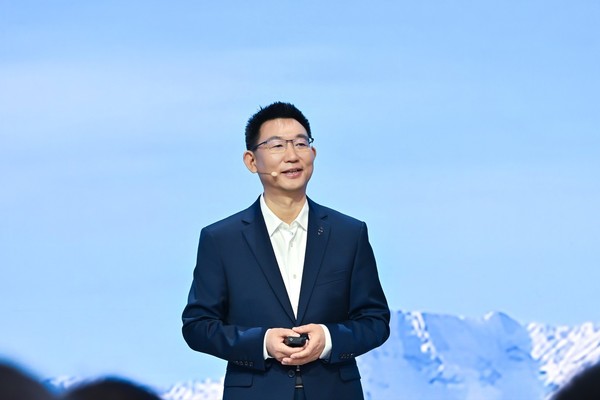 问界举办魔方技术平台创新发布会 SUV矩阵亮相北京车展