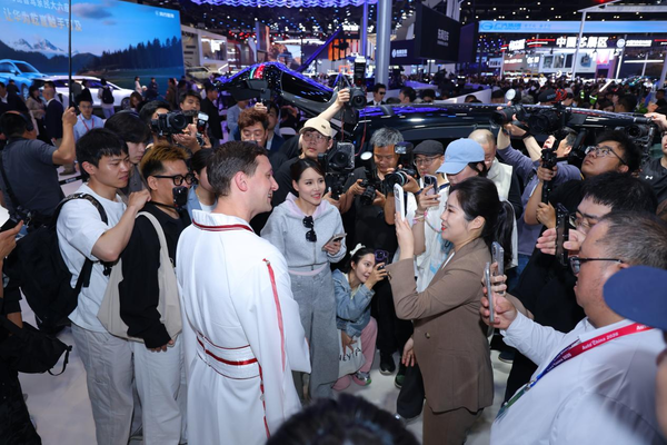 &ldquo;华为亲儿子&rdquo;实锤了？靳玉志亲自站台，岚图泰山Ultra排面拉满